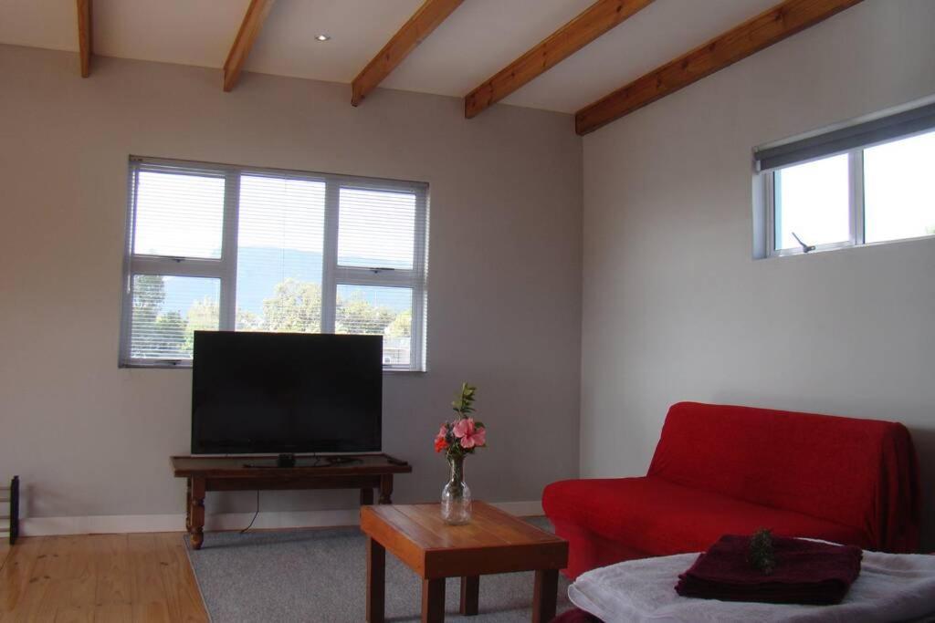 Suite Ruby Tuesday - Capri Crawley Extérieur photo